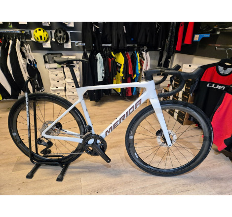 vélo course carbone Merida Scultura 8000 Di2